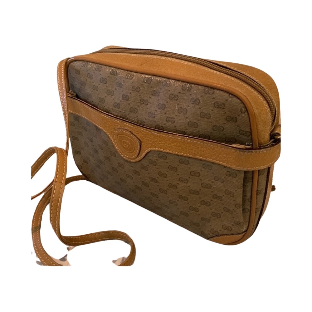 Cute vintage Gucci Crossbody in Micro GG Supreme Canvas and Leather.
